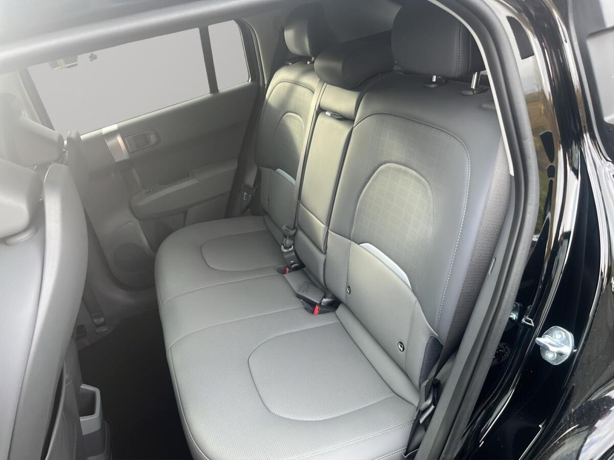 Kia EV3 Earth 58,3 kWh Earth KLIMA LED NAVI ALU DAB WÄRMEPUMPE SITZHEIZUNG LENKRADHEIZUNG RFK ELEK HECKKLAPP