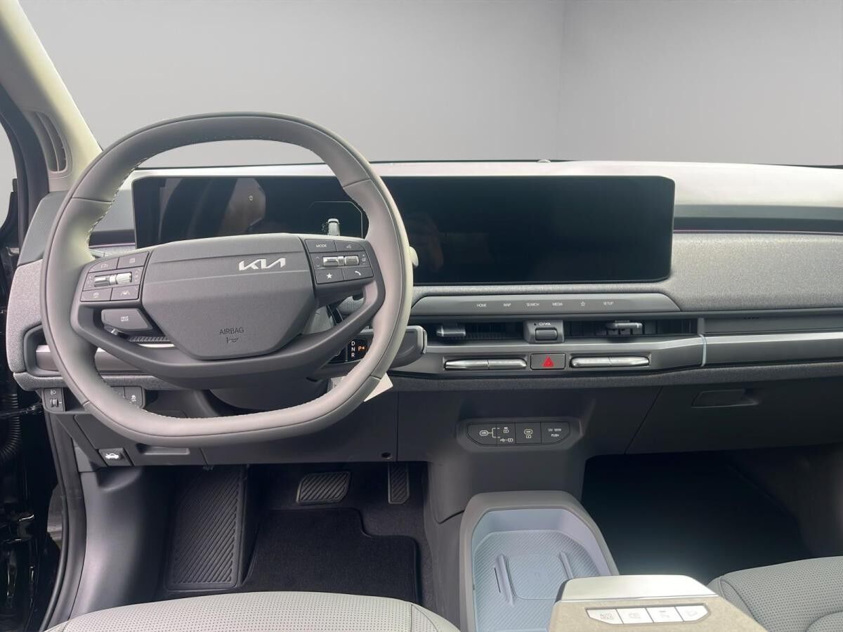 Kia EV3 Earth 58,3 kWh Earth KLIMA LED NAVI ALU DAB WÄRMEPUMPE SITZHEIZUNG LENKRADHEIZUNG RFK ELEK HECKKLAPP