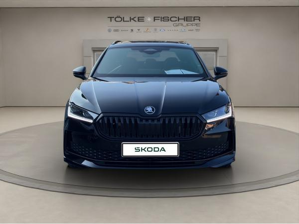 Skoda Superb SOFORT VERFÜGBAR! Combi Sportline Navi DCC Pano AHK eSitz Skoda Superb SOFORT VERFÜGBAR! Combi Sportline Navi DCC Pano AHK eSitz