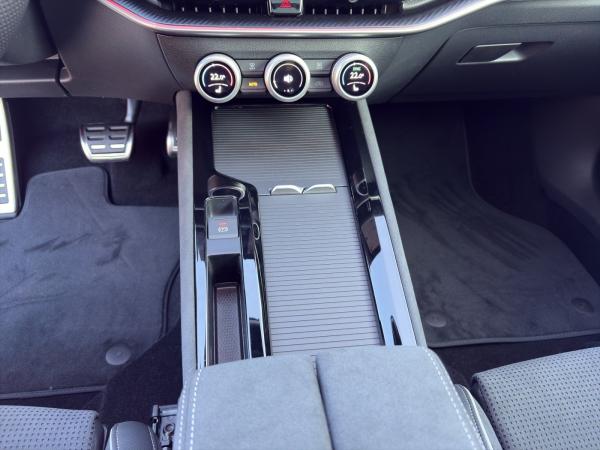 Skoda Superb SOFORT VERFÜGBAR! Combi Sportline Navi DCC Pano AHK eSitz Skoda Superb SOFORT VERFÜGBAR! Combi Sportline Navi DCC Pano AHK eSitz