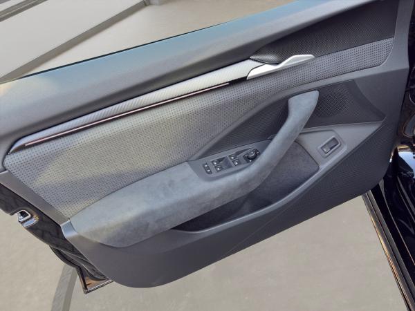 Skoda Superb SOFORT VERFÜGBAR! Combi Sportline Navi DCC Pano AHK eSitz Skoda Superb SOFORT VERFÜGBAR! Combi Sportline Navi DCC Pano AHK eSitz