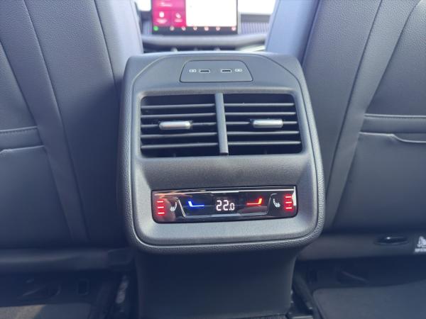 Skoda Superb SOFORT VERFÜGBAR! Combi Sportline Navi DCC Pano AHK eSitz Skoda Superb SOFORT VERFÜGBAR! Combi Sportline Navi DCC Pano AHK eSitz