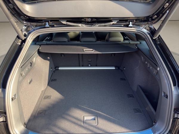 Skoda Superb SOFORT VERFÜGBAR! Combi Sportline Navi DCC Pano AHK eSitz Skoda Superb SOFORT VERFÜGBAR! Combi Sportline Navi DCC Pano AHK eSitz