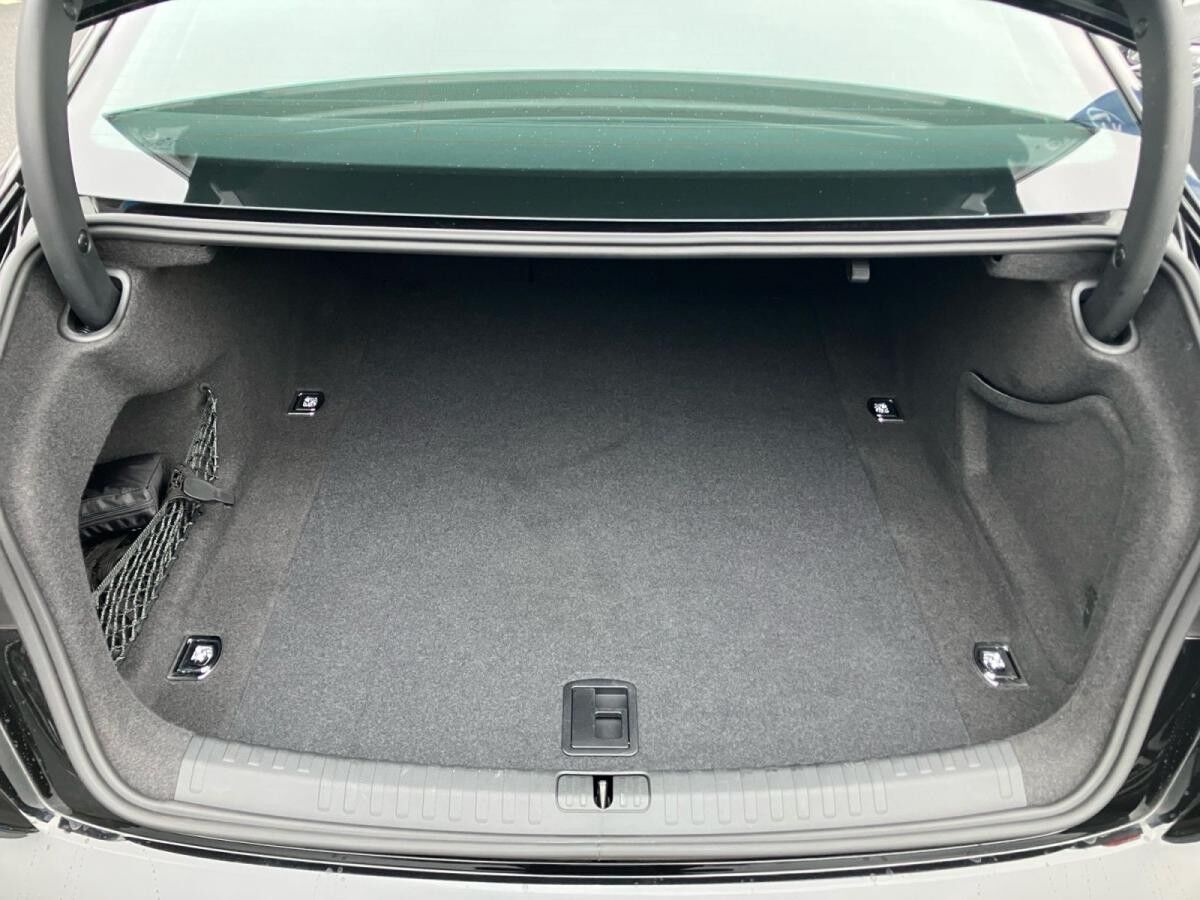 Audi A6 Limousine advanced 40 TDI quattro / Matrix