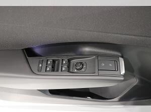 Volkswagen T-Roc Life 1.5l eTSI DSG KEYLESS LED KAMERA PDC SHZ Volkswagen T-Roc Life 1.5l eTSI DSG KEYLESS LED KAMERA PDC SHZ