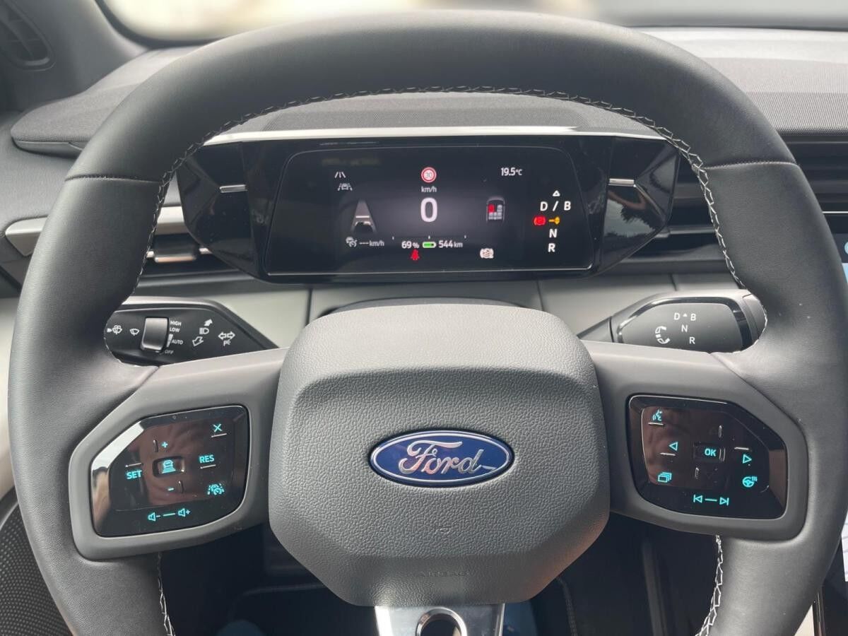 Ford Capri 77 kWh RWD Navi HUD LED 360°Kamera Klimaautom