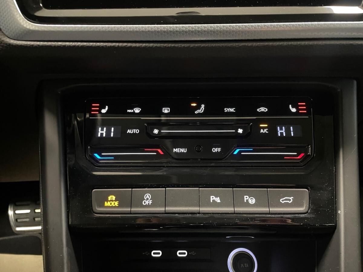 Volkswagen Touran Comfortline Goal 2.0 TDI 110kW DSG - IQ.Light AHK Kamera Navi LM Park Assist 7-Sitzer ACC SHZ