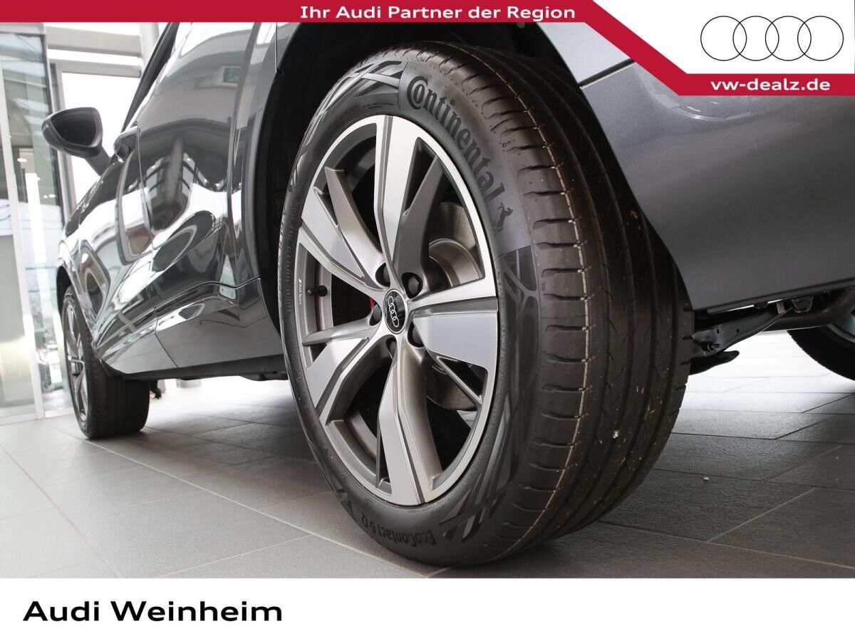 Audi Q3 SUV TFSI S tronic NAVI ALU 19" LED DAB