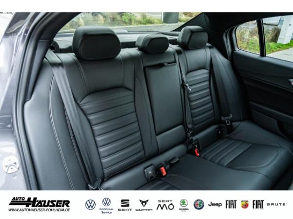 Alfa Romeo Giulia Veloce 2.0 Turbo AT8 Q4 PREMIUM TECHNOLOGIE HARMAN KARDON