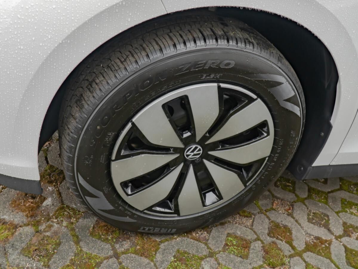 Volkswagen ID.Buzz Cargo Pro **mit Regalsystem** sofort verfügbar