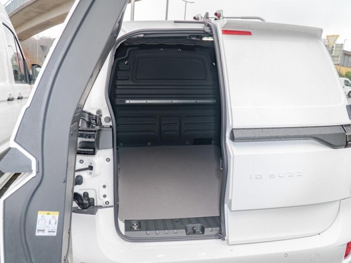 Volkswagen ID.Buzz Cargo Pro **mit Regalsystem** sofort verfügbar