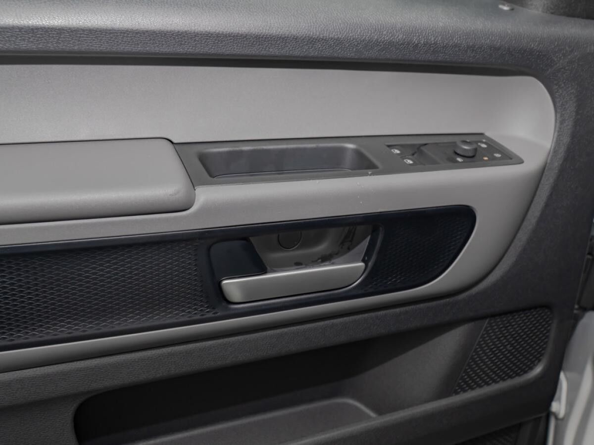 Volkswagen ID.Buzz Cargo Pro **mit Regalsystem** sofort verfügbar