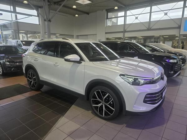 Volkswagen Tiguan Elegance eHybrid //SOFORT VERF.// 204PS - 0,5% Versteuerung, HUD, LED, Harman Kardon usw.