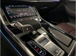 Audi RS Q8 performance tiptr. NACHTS AHK STDHZG HUD 360°K MATRIX PANO Audi RS Q8 performance tiptr. NACHTS AHK STDHZG HUD 360°K MATRIX PANO