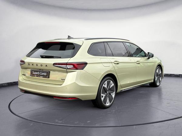 Skoda Superb Combi Sportline 2,0 TDI 7-Gang-DSG 4x4