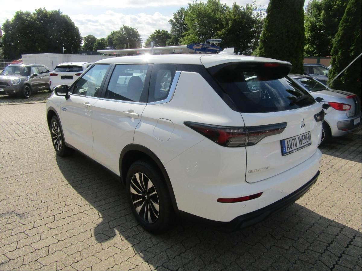 Mitsubishi Outlander 2.4 PHEV 4WD Basis LED NAVI RFK ACC