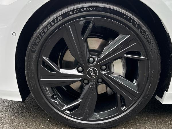 Audi A6 e-tron Avant performance Digitales Cockpit 0,25% möglich