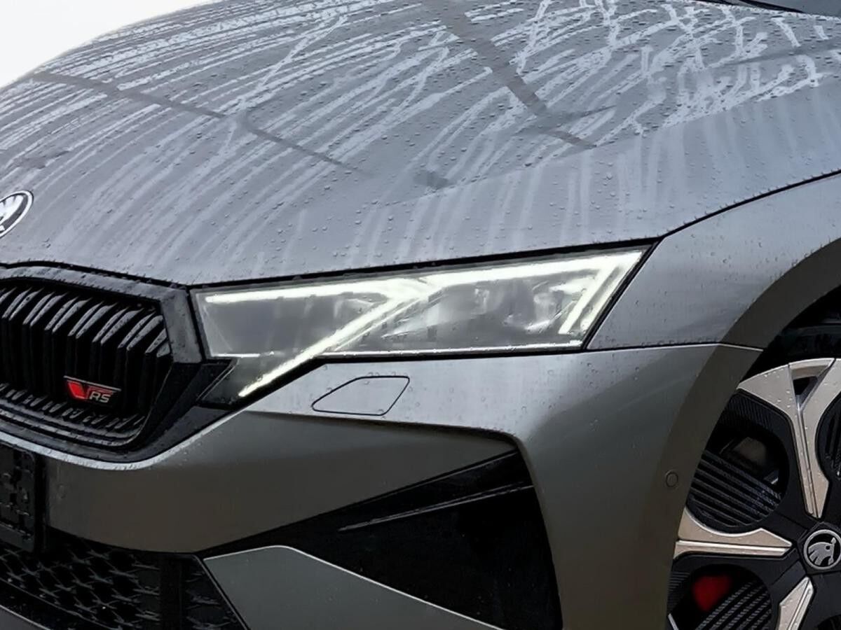 Skoda Octavia Combi RS 2.0TSI MATRIX.NAVI.TravelA.KAM.PSD.AHK.ASSIST+.SMARTLINK.DAB