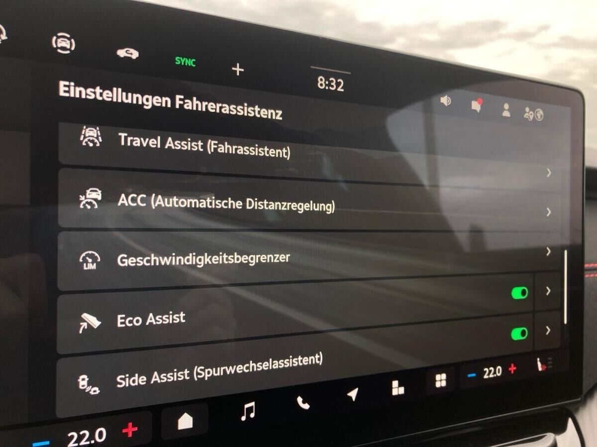 Skoda Octavia Combi RS 2.0TSI MATRIX.NAVI.TravelA.KAM.PSD.AHK.ASSIST+.SMARTLINK.DAB