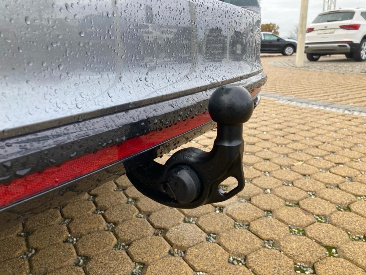 Skoda Octavia Combi RS 2.0TSI MATRIX.NAVI.TravelA.KAM.PSD.AHK.ASSIST+.SMARTLINK.DAB