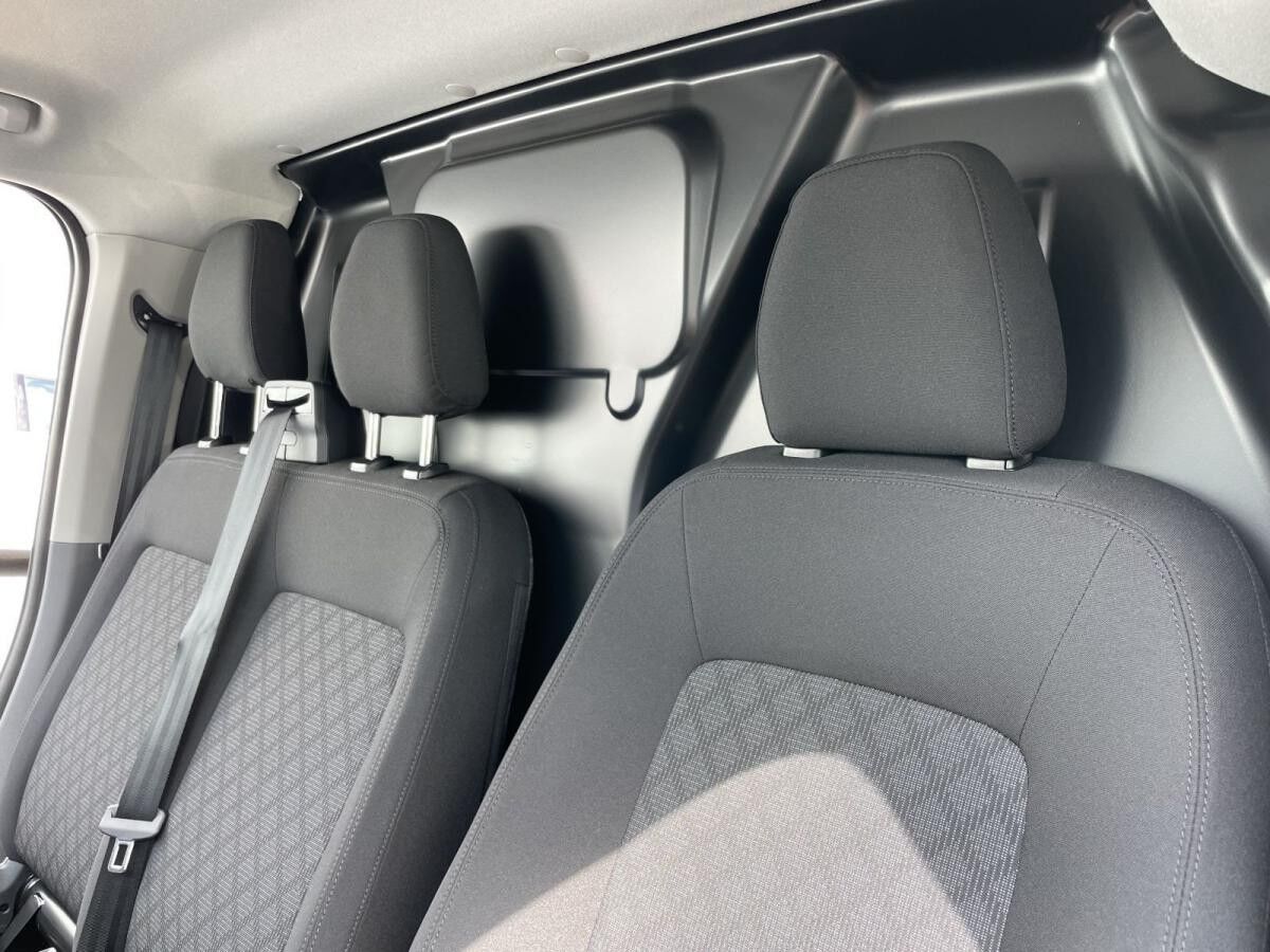 Volkswagen Transporter e-Transporter Kasten LR Kamera PDC AHK Klimaautom.