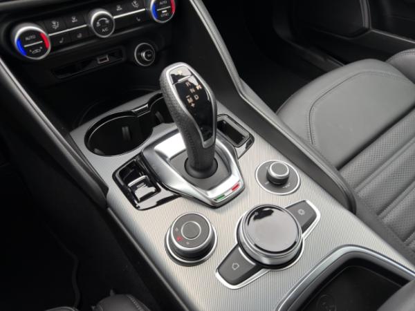 Alfa Romeo Giulia Veloce Q4 2.0 PDC+KAMERA+NAVI+CARPLAY+SHZ