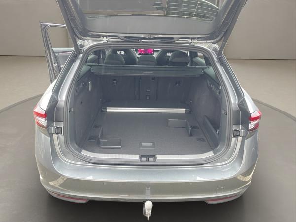 Skoda Superb Combi 2.0 TDI DSG Sportline SOFORT VERFÜGBAR! DCC ACC AHK AUT