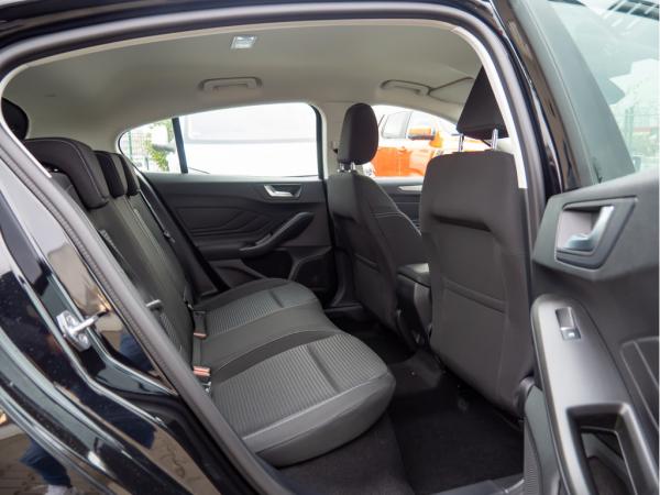 Ford Focus Titanium Style Lim. Kamera Navi LED Shz uvm. -K.T-