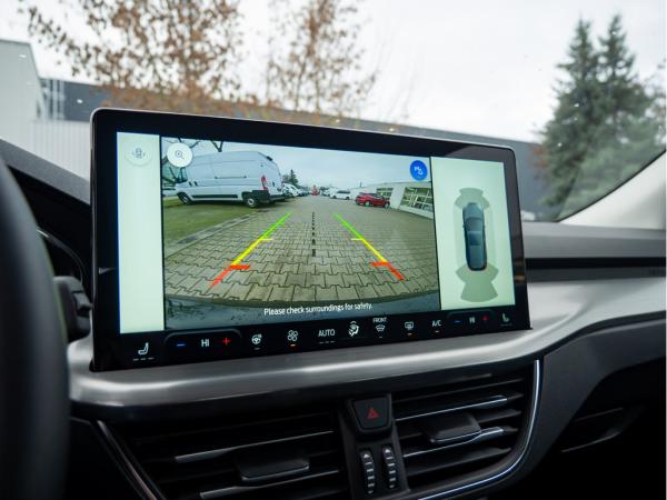 Ford Focus Titanium Style Lim. Kamera Navi LED Shz uvm. -K.T-