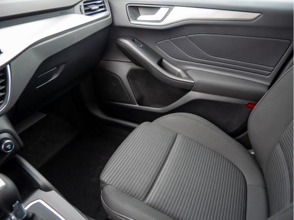 Ford Focus Titanium Style Lim. Kamera Navi LED Shz uvm. -K.T-