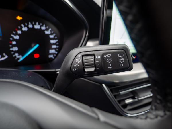 Ford Focus Titanium Style Lim. Kamera Navi LED Shz uvm. -K.T-