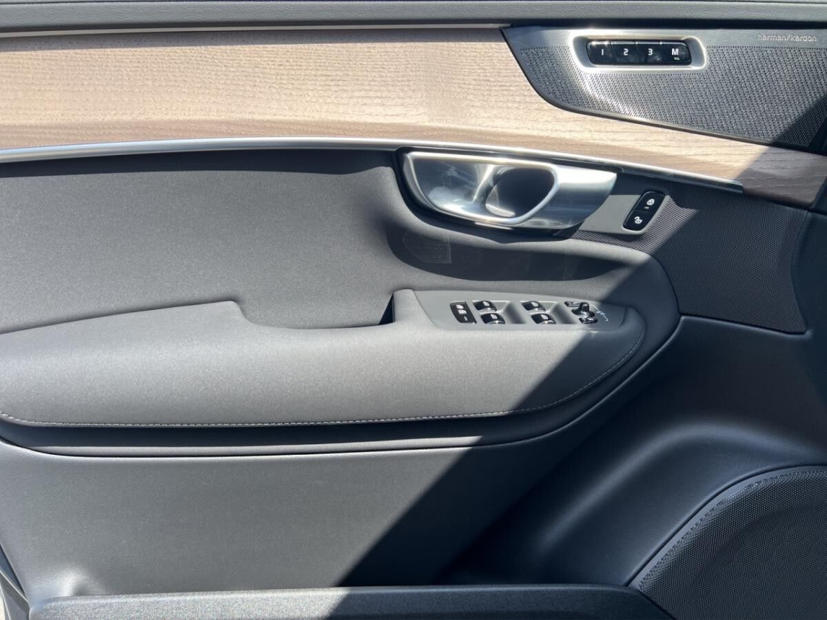 Volvo XC90 T8 AWD AKTION Plus Bright NAI LED H&K 7Sitzer