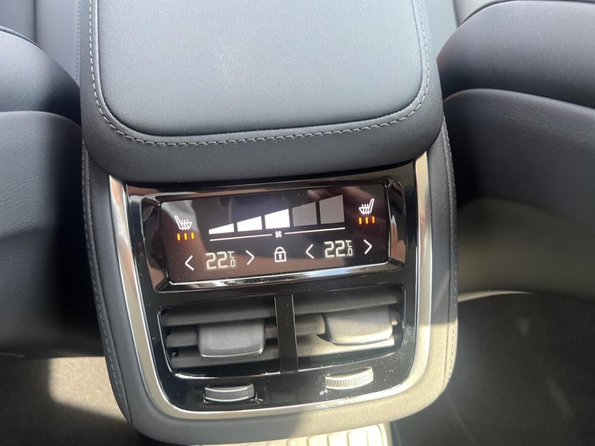 Volvo XC90 T8 AWD AKTION Plus Bright NAI LED H&K 7Sitzer