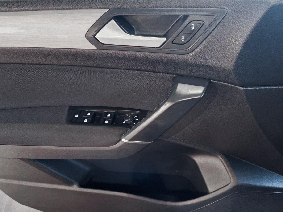 Volkswagen Touran 2.0 TDI Comfortline DSG AHK AppConnect Einparkhilfe