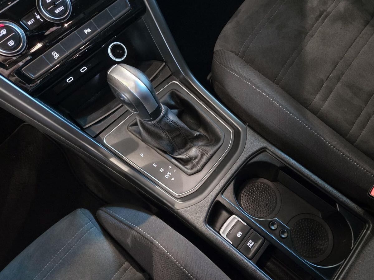 Volkswagen Touran 2.0 TDI Comfortline DSG AHK AppConnect Einparkhilfe