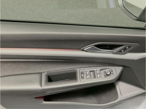 Volkswagen Golf VIII Lim. 1.5 TSI Navi RFK App Con.