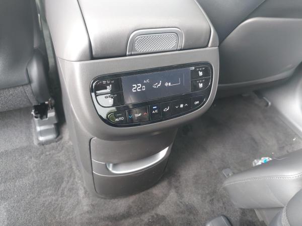 Hyundai IONIQ 9 UNIQ 6-Sitzer (MY 26) 110 kWh (307 PS) AWD, Panorama-Glas-Schiebedach, Relax-Paket