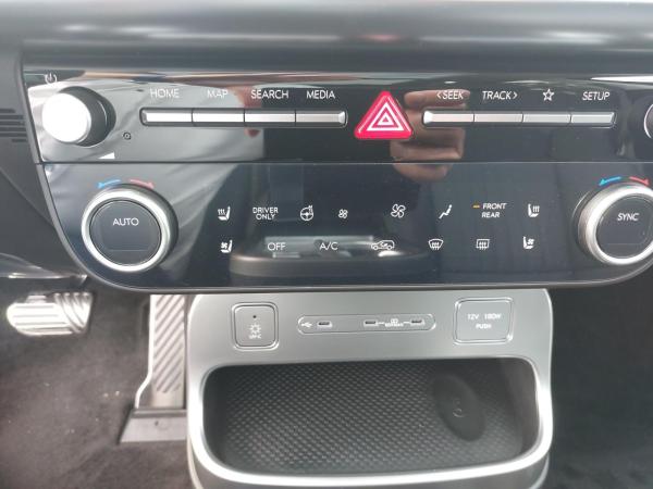 Hyundai IONIQ 9 UNIQ 6-Sitzer (MY 26) 110 kWh (307 PS) AWD, Panorama-Glas-Schiebedach, Relax-Paket