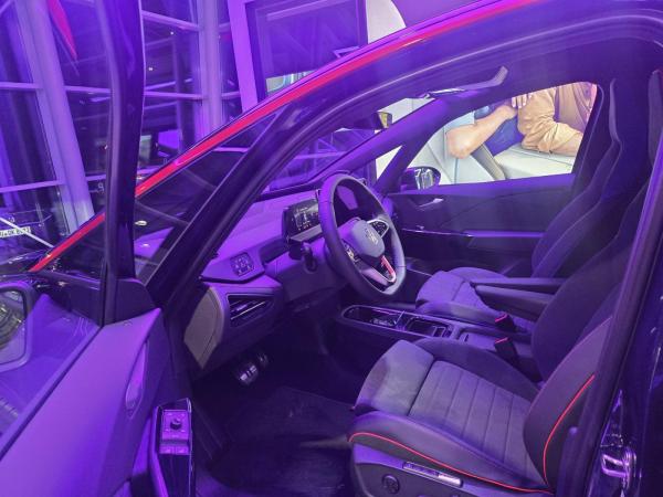 Volkswagen ID.3 GTX Performance FIRE+ICE 326PS //SOFORT VERF.// -HUD - LED - NAVI- Pano. usw.