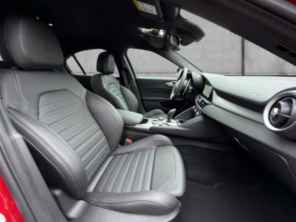 Alfa Romeo Giulia Veloce Q4 2.0 PDC+KAMERA+NAVI+CARPLAY+SHZ