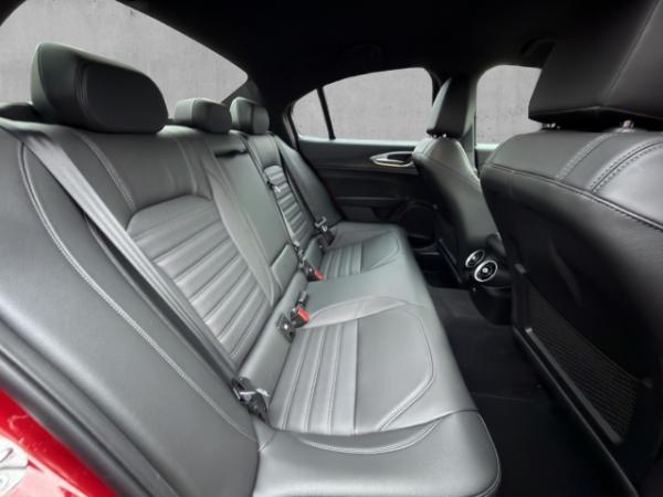 Alfa Romeo Giulia Veloce Q4 2.0 PDC+KAMERA+NAVI+CARPLAY+SHZ