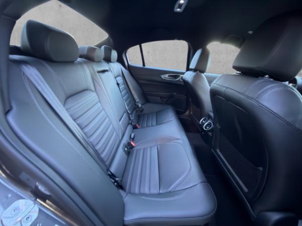 Alfa Romeo Giulia Veloce Q4 2.0 PDC+KAMERA+NAVI+CARPLAY+SHZ