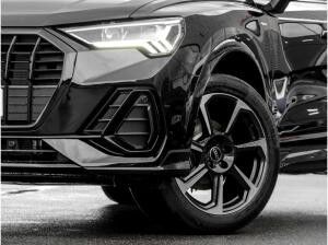Audi Q3 35 TFSI S tronic S line black