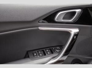 Kia Ceed Ultimate Automatik Navi SHZ PDC  vo+hi