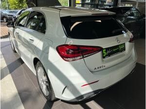 Mercedes-Benz A250e AMG Line Navi StandH Kam LED Ambiente