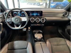 Mercedes-Benz A250e AMG Line Navi StandH Kam LED Ambiente
