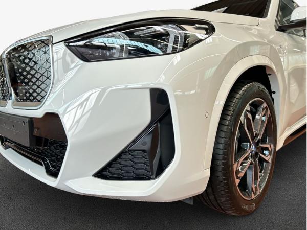 BMW iX1 xDrive30 M Sportpaket , 5-türig (Strom)