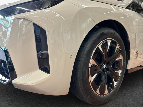 BMW ix iX xDrive45 , 5-türig (Strom)