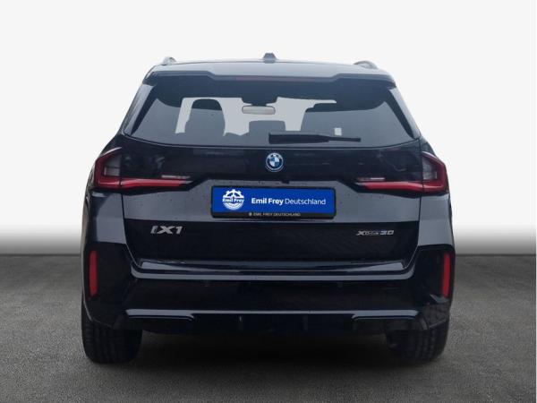 BMW iX1 xDrive30 M Sportpaket , 5-türig (Strom)