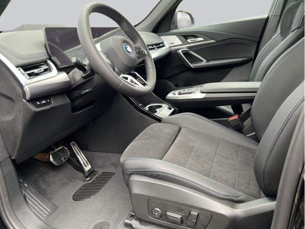BMW iX1 xDrive30 M Sportpaket , 5-türig (Strom)